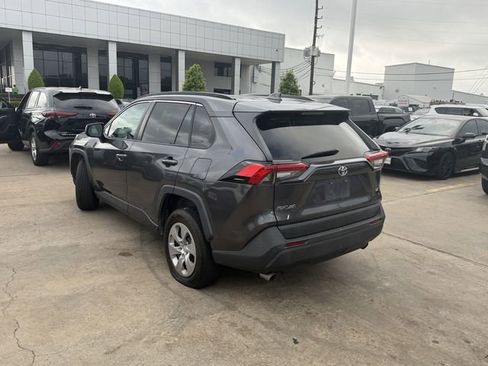 Used 2021 Toyota RAV4 LE image 7