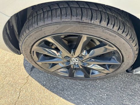 Used 2018 MAZDA MAZDA3 Touring FWD image 12
