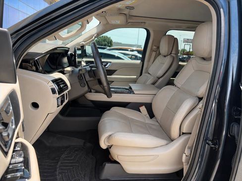 Used 2021 Lincoln Navigator Reserve RWD image 2