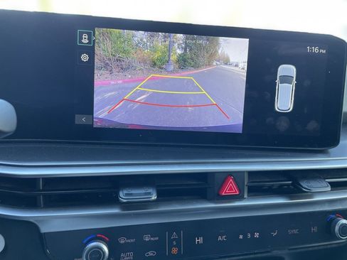 Used 2024 Kia Sorento S image 16