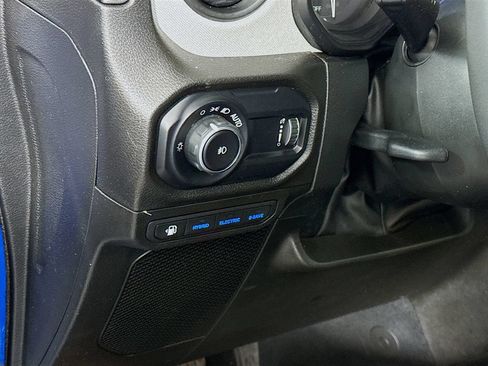 Used 2024 Jeep Wrangler Unlimited w/ Convenience Group AWD/4WD image 18