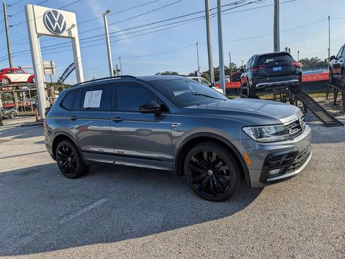 Certified 2021 Volkswagen Tiguan SE R-Line image 8