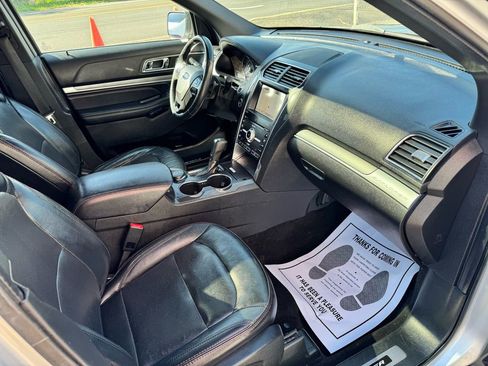 Used 2019 Ford Explorer Sport image 29
