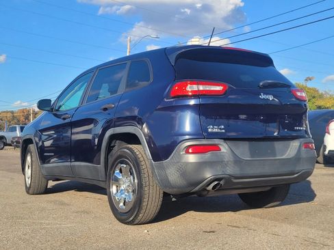 Used 2015 Jeep Cherokee Sport image 7