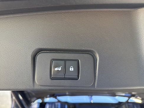 Used 2023 Nissan Rogue Platinum w/ Platinum Premium Package image 17