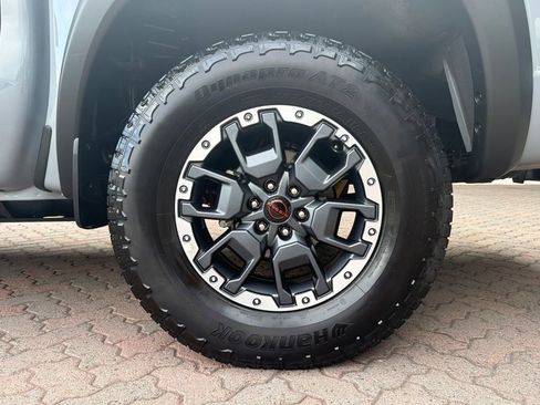 Used 2025 Nissan Frontier PRO-4X w/ Pro Premium Package image 18