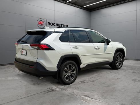 Certified 2022 Toyota RAV4 XLE Premium AWD/4WD image 5