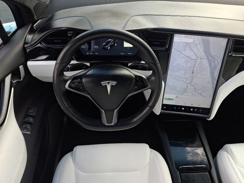 Used 2020 Tesla Model X Long Range image 11