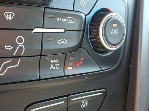 Used 2019 Ford Escape SE image 25