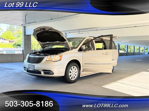 Used 2013 Chrysler Town & Country Touring FWD image 26