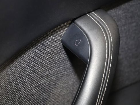 Used 2022 Tesla Model X image 40