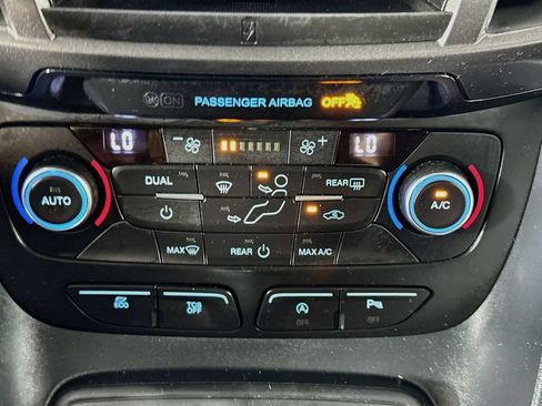 Used 2022 Ford Transit Connect XLT FWD image 18