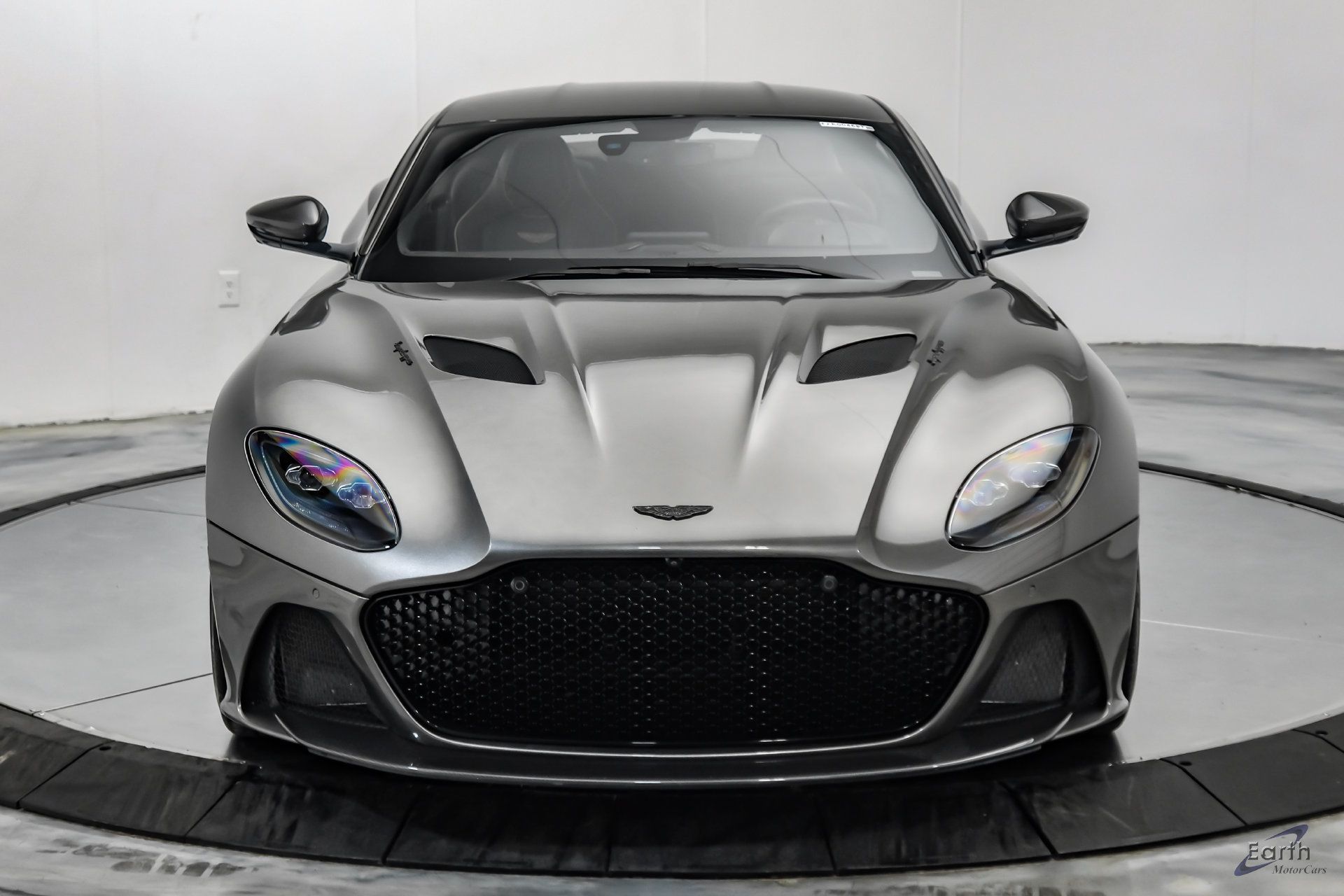 Used 2019 Aston Martin DBS Superleggera RWD image 32