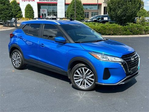 Used 2024 Nissan Kicks SV image 2
