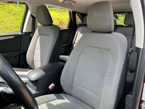 Used 2021 Ford Escape SE w/ Convenience Package FWD image 9
