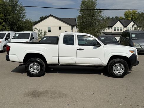 Used 2018 Toyota Tacoma SR RWD image 3