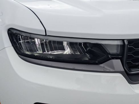 New 2026 Jeep Grand Cherokee Altitude RWD image 10
