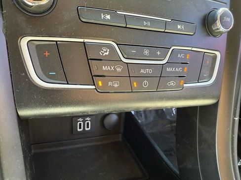 Used 2019 Ford Fusion SE w/ Equipment Group 151A image 27
