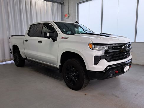 Used 2024 Chevrolet Silverado 1500 LT Trail Boss w/ Convenience Package II image 4