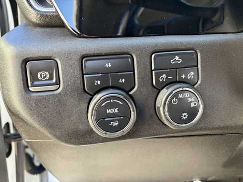 Used 2024 Chevrolet Silverado 2500 LT image 22