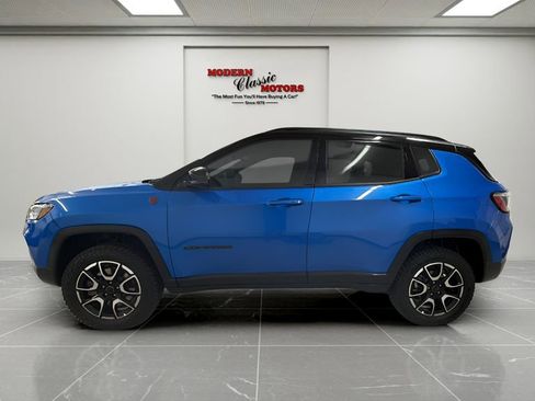 Used 2025 Jeep Compass Trailhawk AWD/4WD image 4