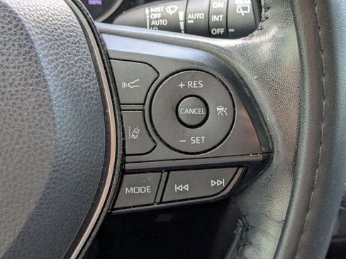 Used 2021 Toyota RAV4 XLE Premium image 30