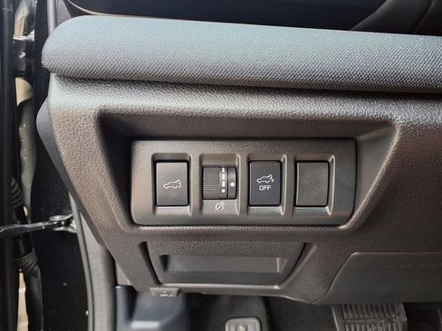 Used 2023 Subaru Outback Premium image 9