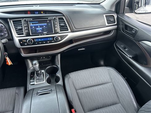 Used 2019 Toyota Highlander FWD V6 image 13