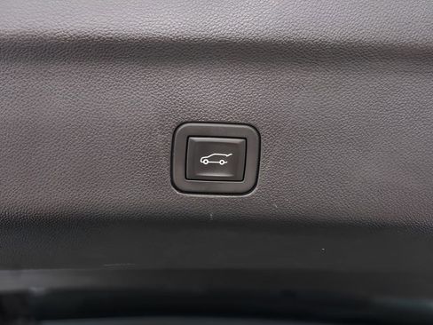 Used 2025 Chevrolet Tahoe LT image 44