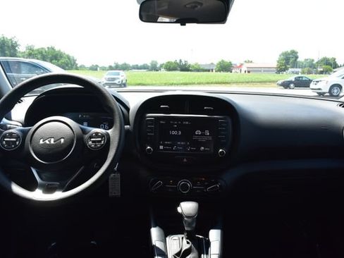 Used 2025 Kia Soul LX FWD image 30