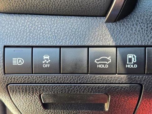 Used 2019 Toyota Camry SE FWD image 22