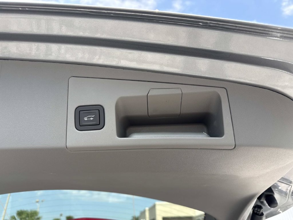 New 2026 Cadillac XT5 Premium Luxury w/ Driver Assist Package FWD image 12