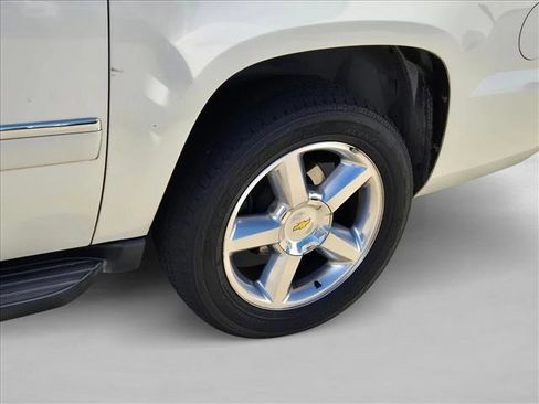Used 2013 Chevrolet Avalanche LTZ image 17