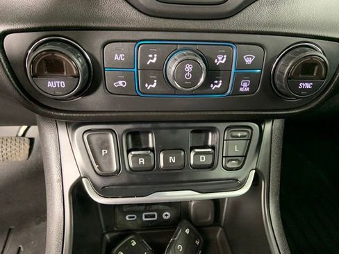 Used 2018 GMC Terrain Denali w/ Advanced Safety Package AWD/4WD image 26