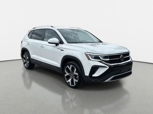 Certified 2022 Volkswagen Taos SEL w/ Panoramic Sunroof Package image 3