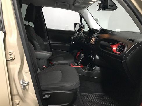 Used 2016 Jeep Renegade Trailhawk image 13