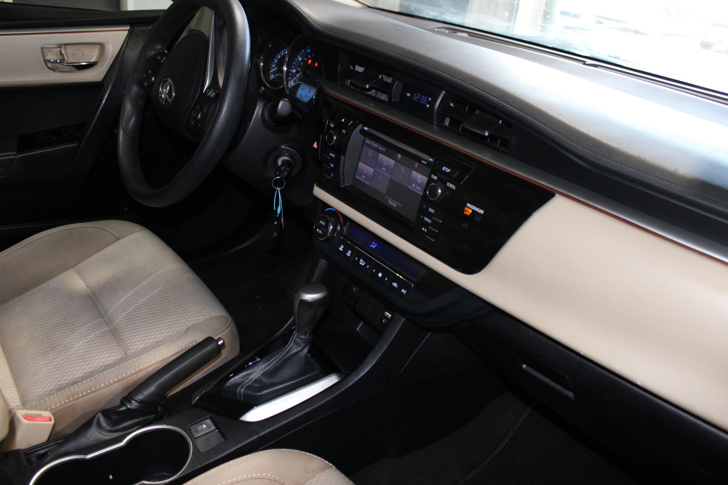 Used 2016 Toyota Corolla LE FWD image 25