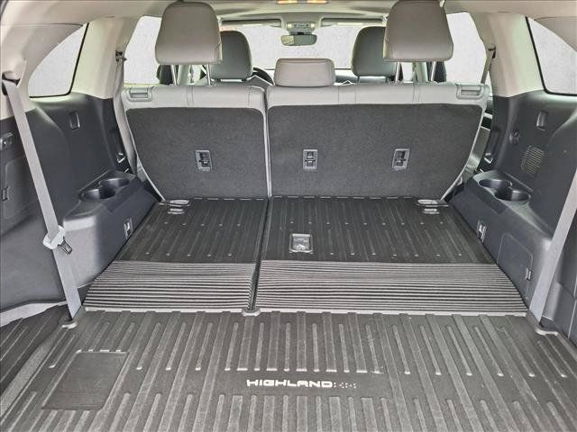 Used 2020 Toyota Highlander XLE AWD/4WD image 6