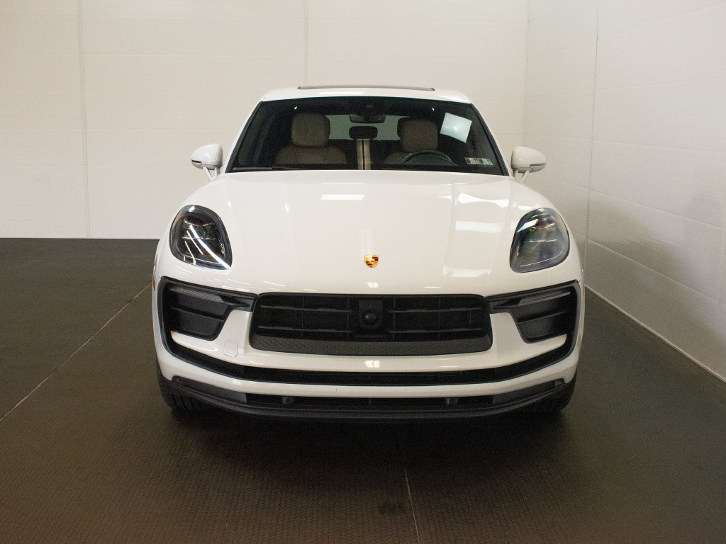 Certified 2023 Porsche Macan AWD/4WD image 7