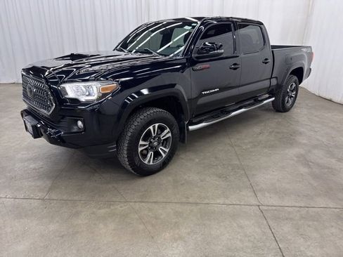 Used 2019 Toyota Tacoma TRD Sport image 4