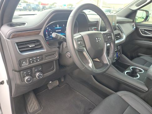 Used 2023 Chevrolet Suburban Z71 w/ Luxury Package AWD/4WD image 10