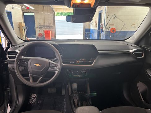 Used 2025 Chevrolet TrailBlazer LT FWD image 28