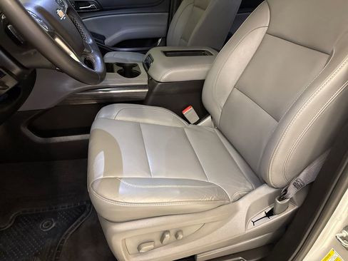 Used 2019 Chevrolet Suburban LT image 18