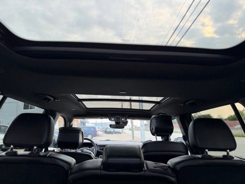 Used 2022 Jeep Wagoneer Series I w/ Premium Group I AWD/4WD image 12