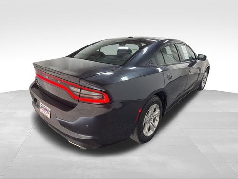 Used 2019 Dodge Charger SXT RWD image 4