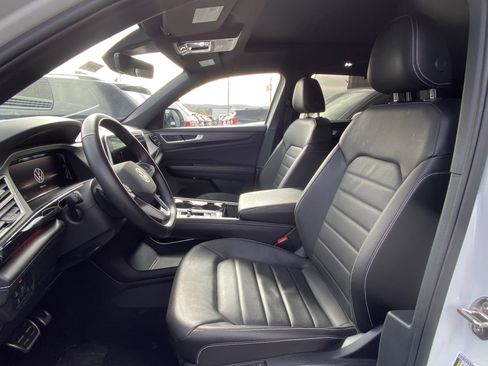 Used 2025 Volkswagen Atlas Cross Sport SEL R-Line image 10