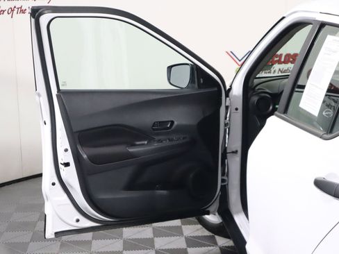 Used 2022 Nissan Kicks S image 18