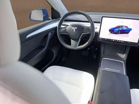 Used 2023 Tesla Model Y Long Range AWD/4WD image 23