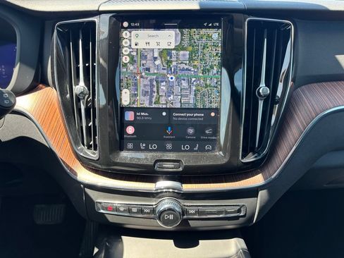 Certified 2024 Volvo XC60 B5 Plus w/ Protection Package Premier AWD/4WD image 9