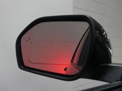 Used 2023 Ford Explorer Limited image 14